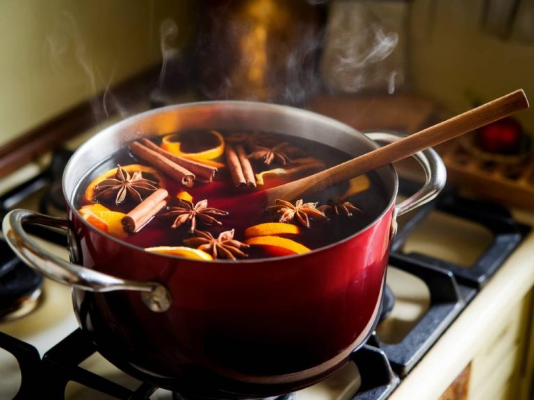 A timeless mulled wine recipe for warm gatherings